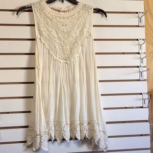 🎀Gorgeous Victorian high neck blouse with lace